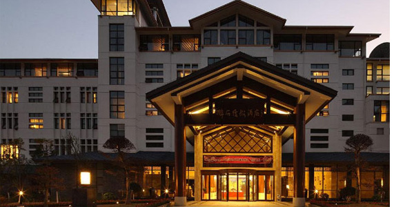 空調(diào)供暖熱水機組適用于學校、醫(yī)院節(jié)省運行成本